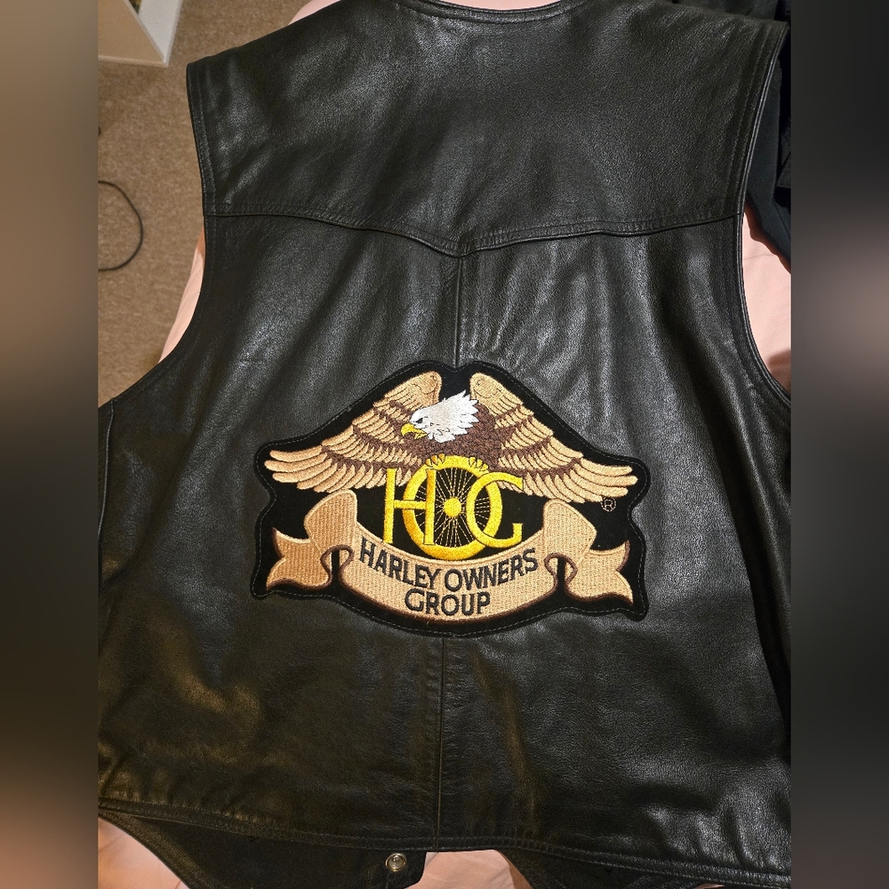 Vintage EUC Harley Davidson HOG leather vest. Size L